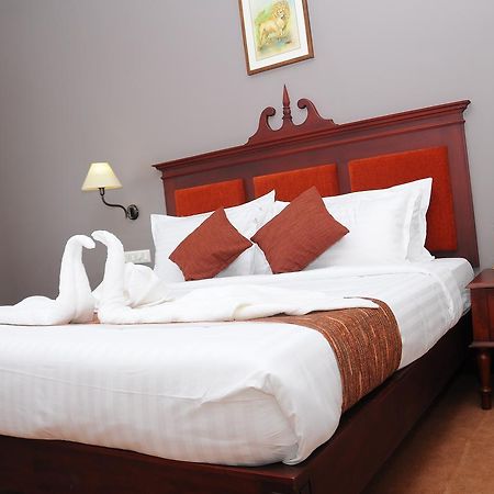 Vijayapark Hotel Kaduturutti Bagian luar foto