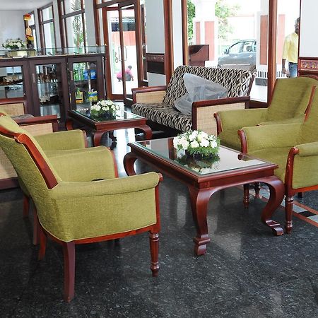 Vijayapark Hotel Kaduturutti Bagian luar foto