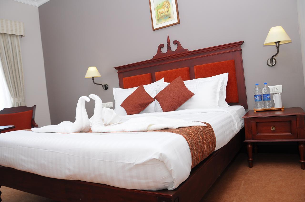 Vijayapark Hotel Kaduturutti Bagian luar foto