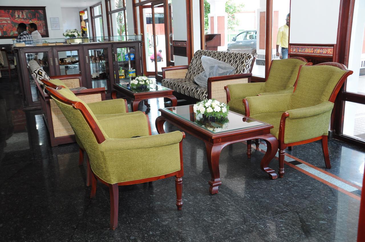 Vijayapark Hotel Kaduturutti Bagian luar foto