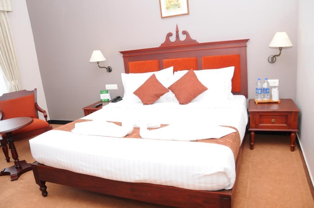 Vijayapark Hotel Kaduturutti Bagian luar foto
