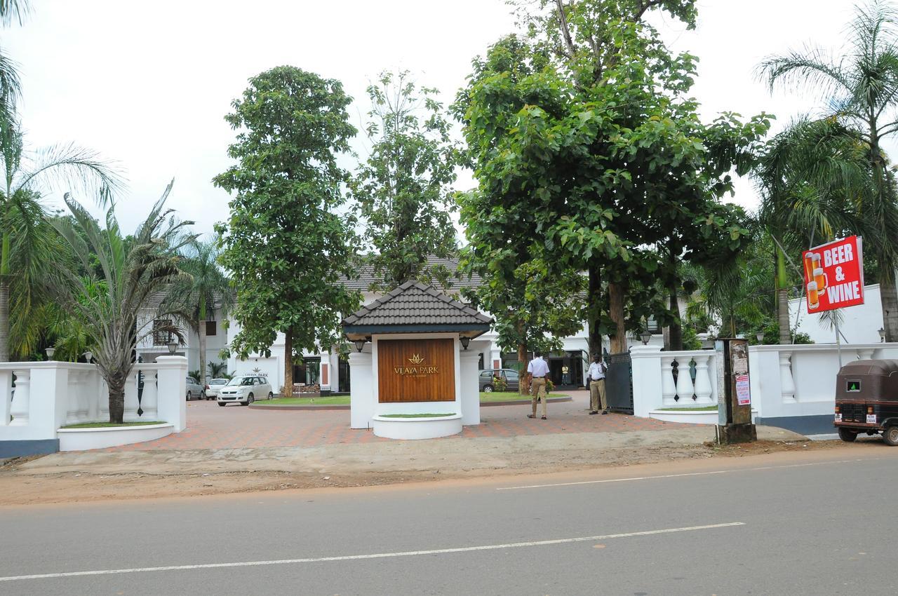 Vijayapark Hotel Kaduturutti Bagian luar foto