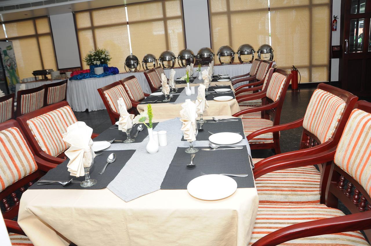 Vijayapark Hotel Kaduturutti Bagian luar foto