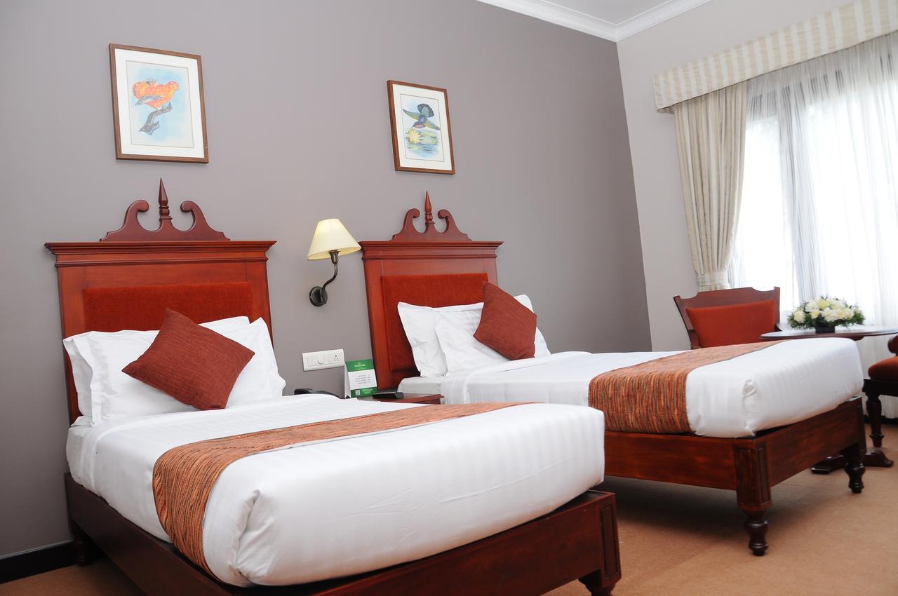 Vijayapark Hotel Kaduturutti Bagian luar foto